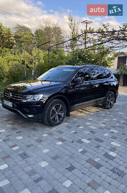 Внедорожник / Кроссовер Volkswagen Tiguan 2018 в Золочеве