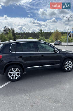Позашляховик / Кросовер Volkswagen Tiguan 2016 в Києві