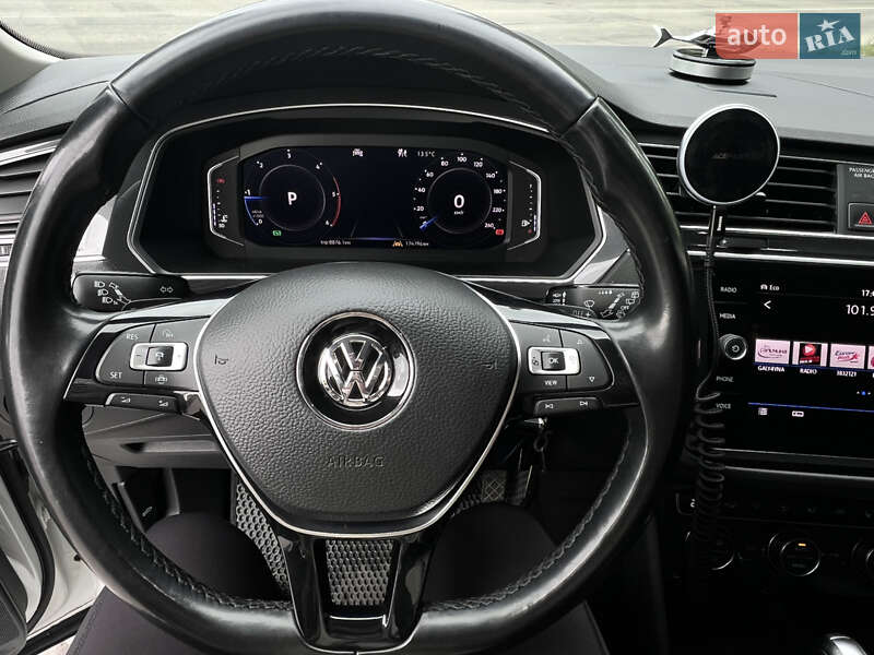 Внедорожник / Кроссовер Volkswagen Tiguan 2019 в Хмельницком