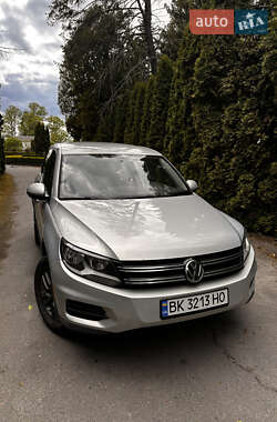 Внедорожник / Кроссовер Volkswagen Tiguan 2012 в Дубровице