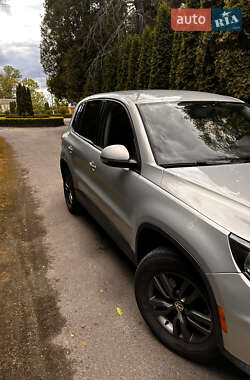 Внедорожник / Кроссовер Volkswagen Tiguan 2012 в 