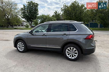 Внедорожник / Кроссовер Volkswagen Tiguan 2018 в 