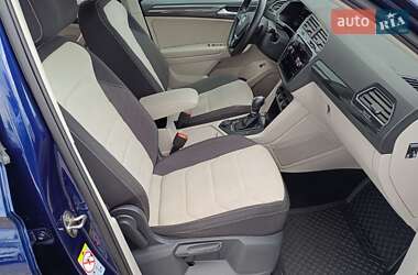 Позашляховик / Кросовер Volkswagen Tiguan 2017 в 