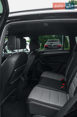 Внедорожник / Кроссовер Volkswagen Tiguan 2020 в 