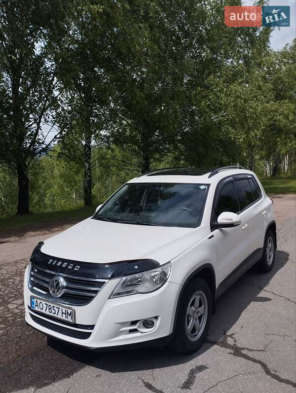 Позашляховик / Кросовер Volkswagen Tiguan 2011 в Тячеві
