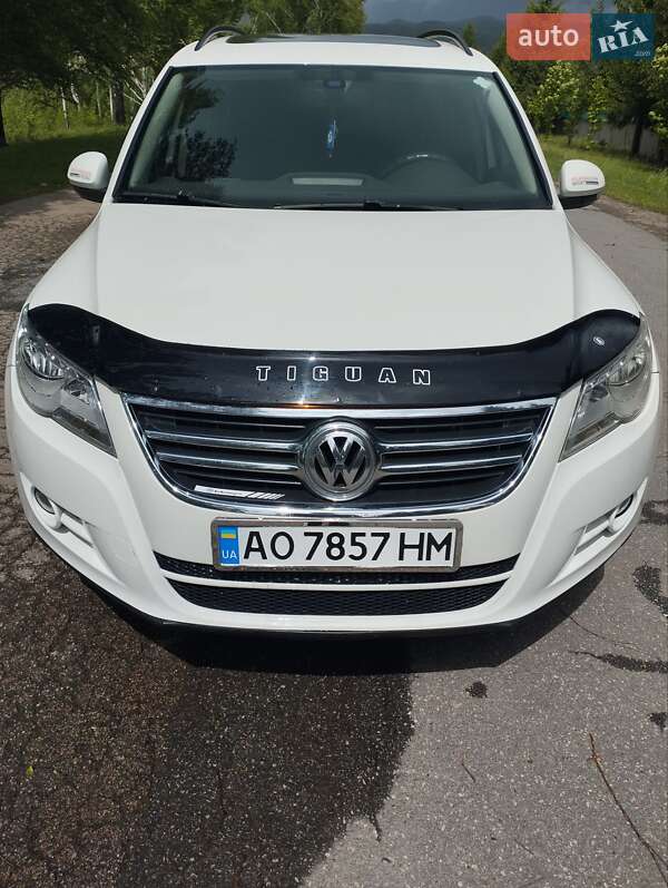 Позашляховик / Кросовер Volkswagen Tiguan 2011 в Тячеві