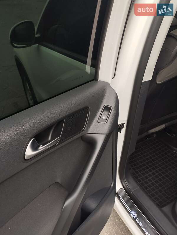 Позашляховик / Кросовер Volkswagen Tiguan 2011 в Тячеві