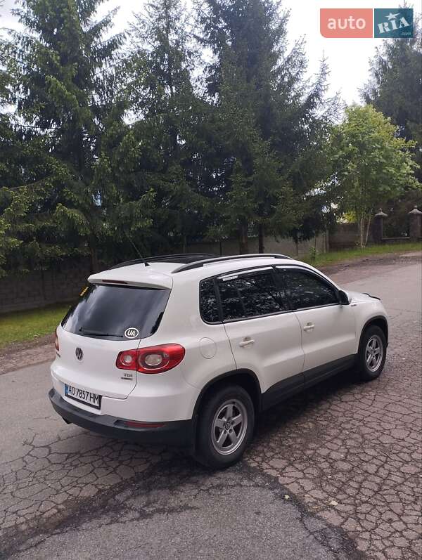 Позашляховик / Кросовер Volkswagen Tiguan 2011 в Тячеві