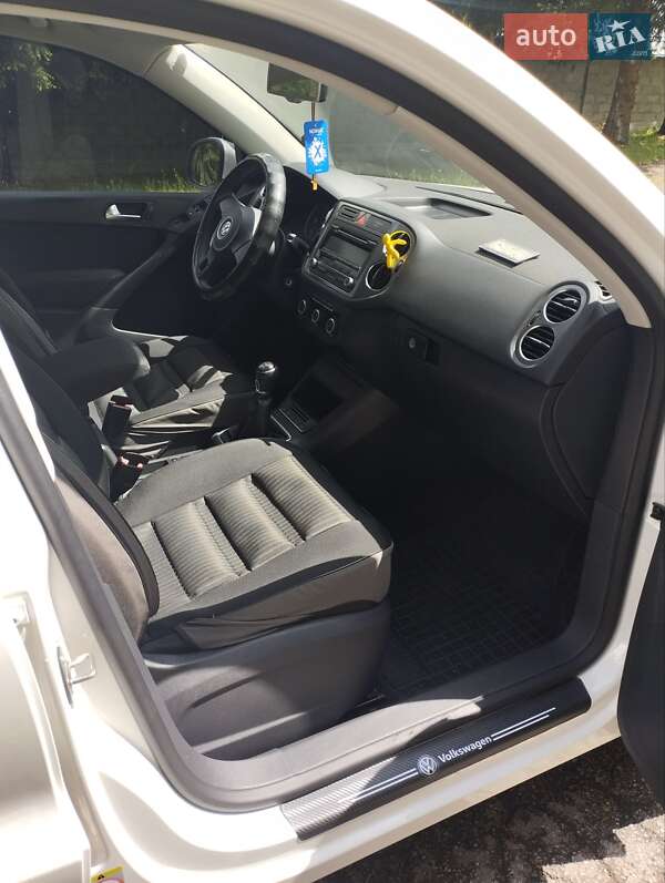 Позашляховик / Кросовер Volkswagen Tiguan 2011 в Тячеві