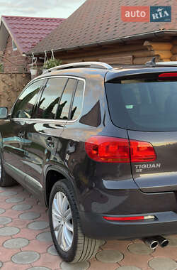 Позашляховик / Кросовер Volkswagen Tiguan 2016 в 