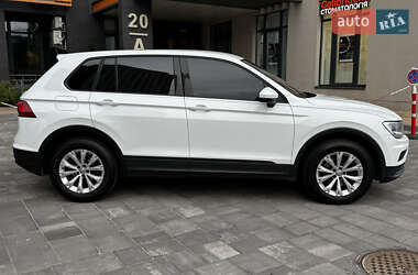 Внедорожник / Кроссовер Volkswagen Tiguan 2017 в 