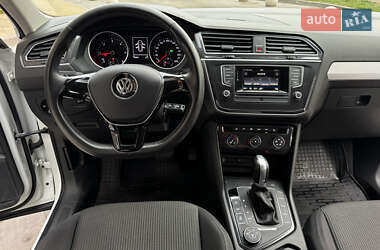 Внедорожник / Кроссовер Volkswagen Tiguan 2017 в 