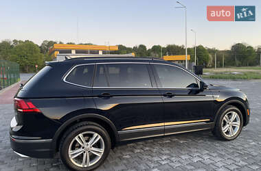 Внедорожник / Кроссовер Volkswagen Tiguan 2018 в 