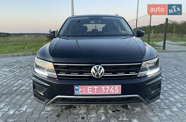 Внедорожник / Кроссовер Volkswagen Tiguan 2018 в 
