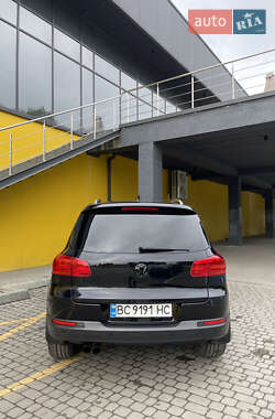 Позашляховик / Кросовер Volkswagen Tiguan 2011 в 