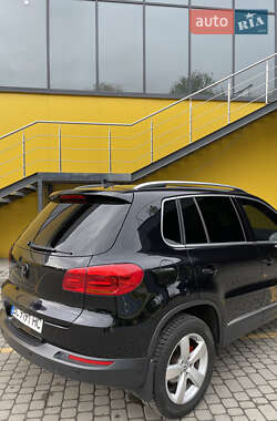 Позашляховик / Кросовер Volkswagen Tiguan 2011 в 