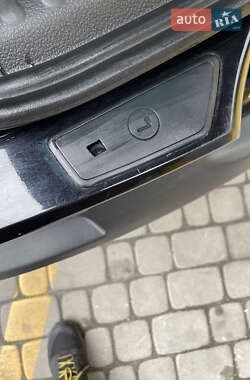 Позашляховик / Кросовер Volkswagen Tiguan 2011 в 