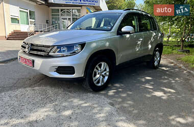 Внедорожник / Кроссовер Volkswagen Tiguan 2015 в 