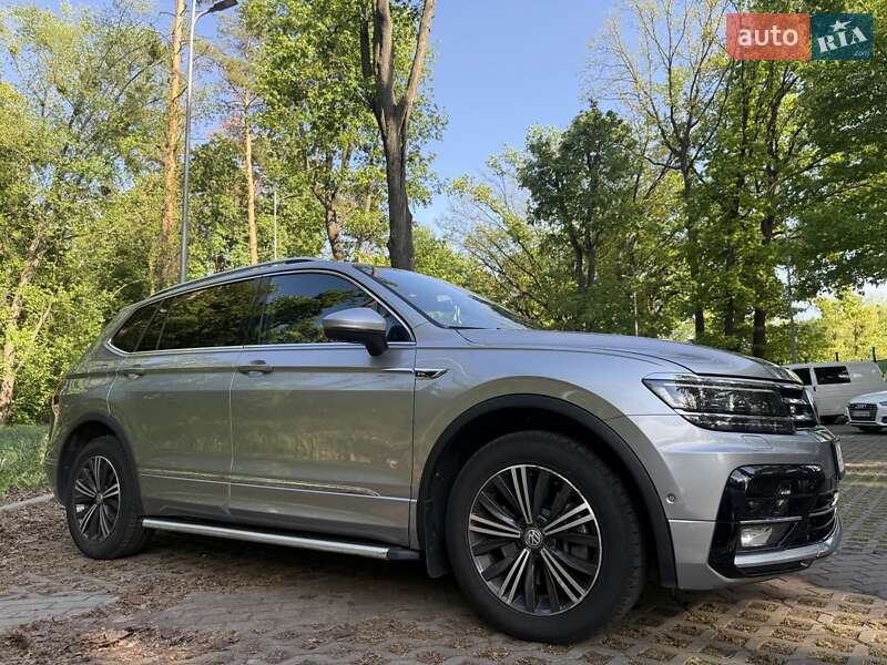Внедорожник / Кроссовер Volkswagen Tiguan 2020 в 