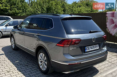 Внедорожник / Кроссовер Volkswagen Tiguan 2017 в 
