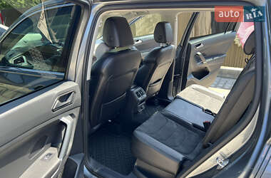 Внедорожник / Кроссовер Volkswagen Tiguan 2017 в 