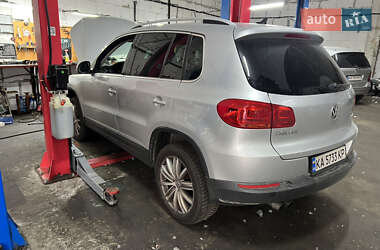 Внедорожник / Кроссовер Volkswagen Tiguan 2012 в 
