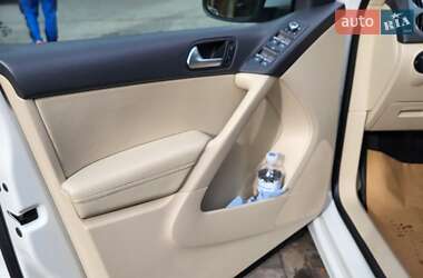 Позашляховик / Кросовер Volkswagen Tiguan 2013 в 