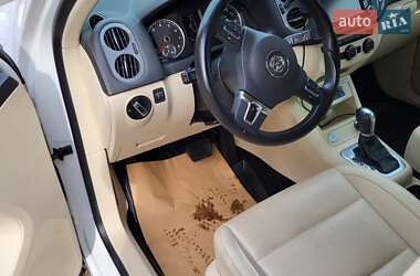 Позашляховик / Кросовер Volkswagen Tiguan 2013 в 