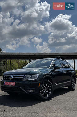 Позашляховик / Кросовер Volkswagen Tiguan 2017 в 