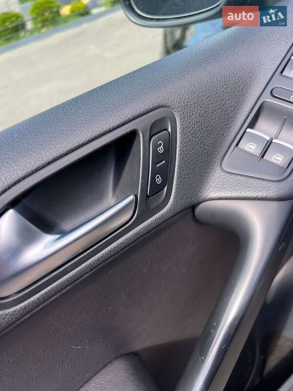 Внедорожник / Кроссовер Volkswagen Tiguan 2014 в Киеве