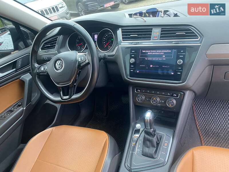 Внедорожник / Кроссовер Volkswagen Tiguan 2017 в Львове