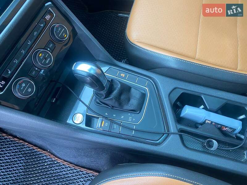 Внедорожник / Кроссовер Volkswagen Tiguan 2017 в Львове