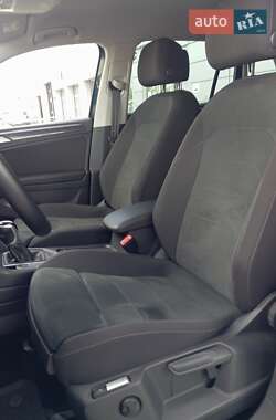 Внедорожник / Кроссовер Volkswagen Tiguan 2021 в 