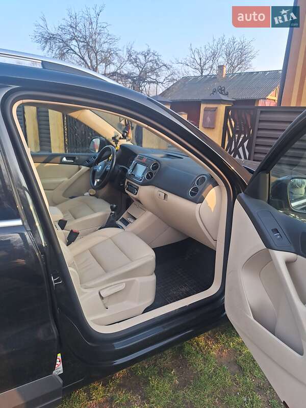Внедорожник / Кроссовер Volkswagen Tiguan 2010 в Львове