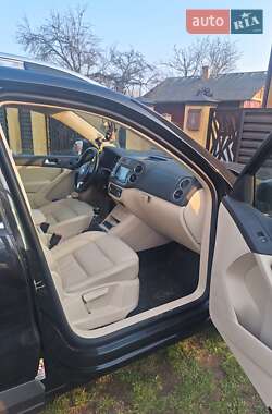 Внедорожник / Кроссовер Volkswagen Tiguan 2010 в 