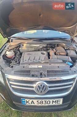 Внедорожник / Кроссовер Volkswagen Tiguan 2010 в 