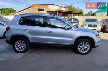 Позашляховик / Кросовер Volkswagen Tiguan 2017 в 
