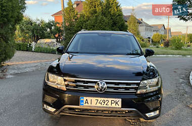 Внедорожник / Кроссовер Volkswagen Tiguan 2018 в 