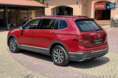 Внедорожник / Кроссовер Volkswagen Tiguan 2017 в 