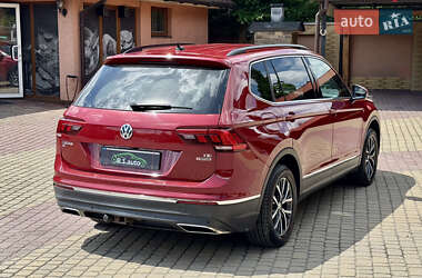 Внедорожник / Кроссовер Volkswagen Tiguan 2017 в 