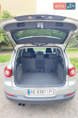 Внедорожник / Кроссовер Volkswagen Tiguan 2011 в 