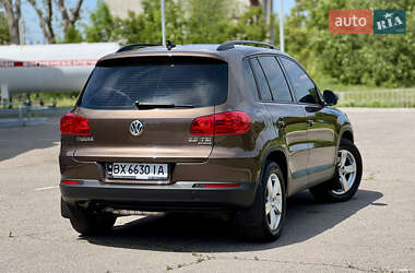 Внедорожник / Кроссовер Volkswagen Tiguan 2011 в 