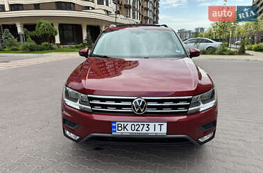 Внедорожник / Кроссовер Volkswagen Tiguan 2019 в 