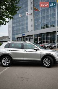 Внедорожник / Кроссовер Volkswagen Tiguan 2019 в 