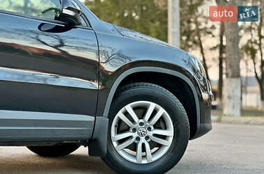Внедорожник / Кроссовер Volkswagen Tiguan 2017 в 