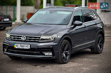 Внедорожник / Кроссовер Volkswagen Tiguan 2017 в 