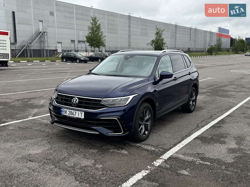 Внедорожник / Кроссовер Volkswagen Tiguan 2022 в 