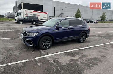 Внедорожник / Кроссовер Volkswagen Tiguan 2022 в 