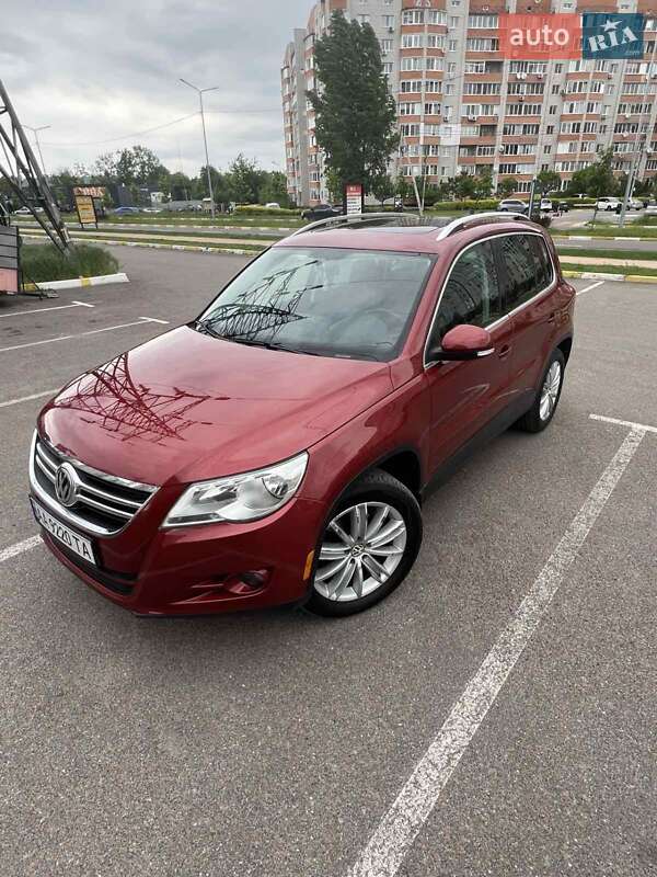 Позашляховик / Кросовер Volkswagen Tiguan 2011 в 