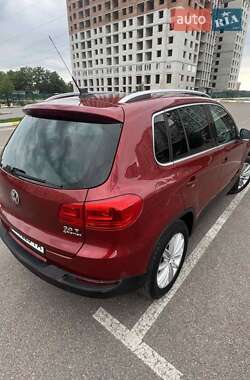 Позашляховик / Кросовер Volkswagen Tiguan 2011 в 